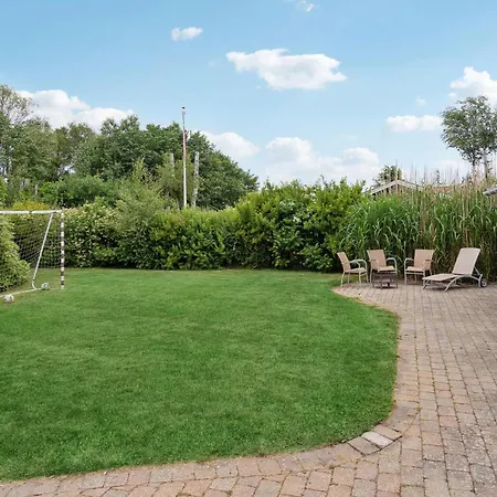 3 Bedroom Amazing In Holiday home