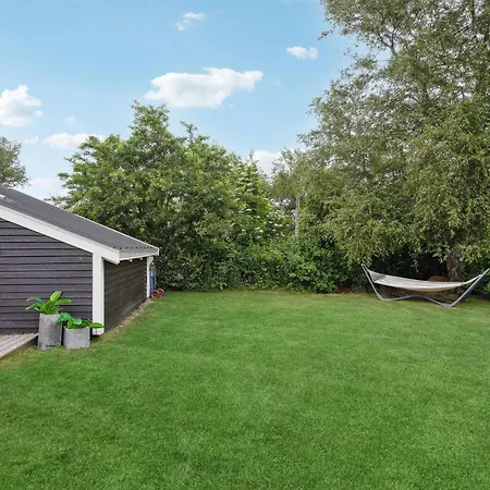 3 Bedroom Amazing In Semesterbostad