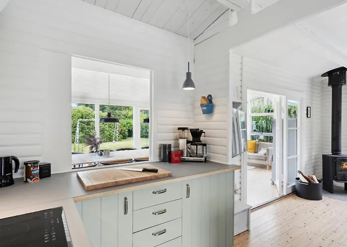 3 Bedroom Amazing In Holiday home