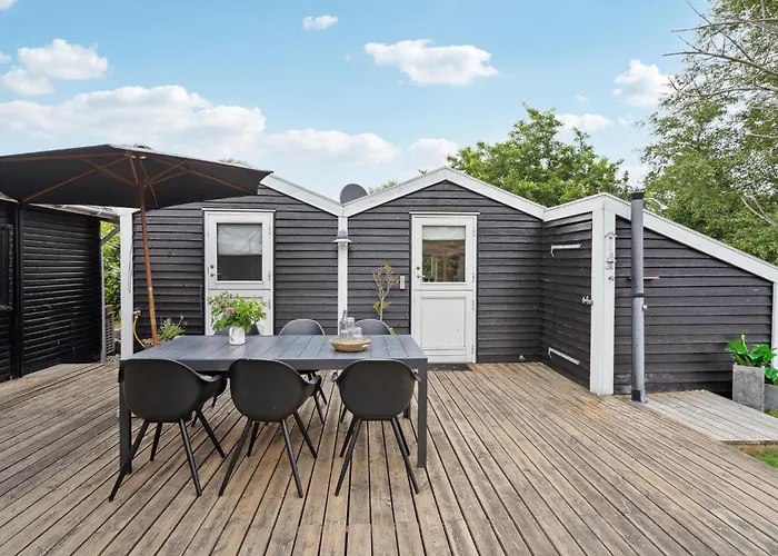 3 Bedroom Amazing In Holiday home Otterup