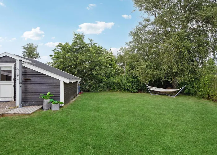 3 Bedroom Amazing In Holiday home